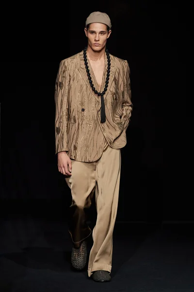 Look 37